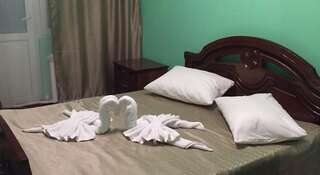 Гостиница Байкал Отель Адлер Двухместный номер с 2 отдельными кроватями и общей ванной комнатой -10