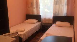 Гостиница Байкал Отель Адлер Двухместный номер с 2 отдельными кроватями и общей ванной комнатой -7