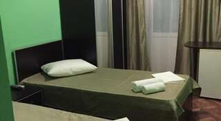 Гостиница Байкал Отель Адлер Двухместный номер с 2 отдельными кроватями и общей ванной комнатой -2