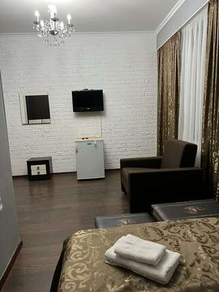 Гостиница Байкал Отель Адлер 3-местный номер стандарт-5